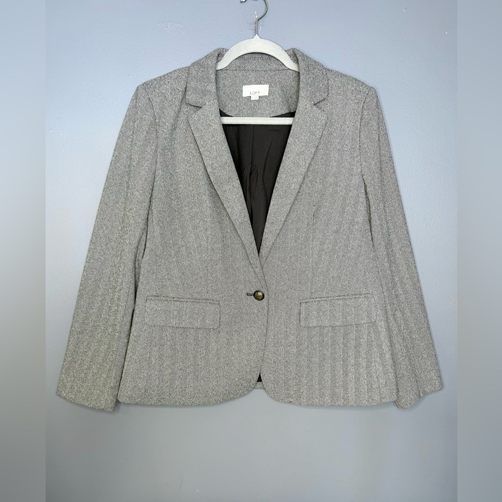 LOFT Blazer Womens 10 Gray Equestrian Herringbone Elbow Patch Crest Buttons Work - Picture 3 of 16